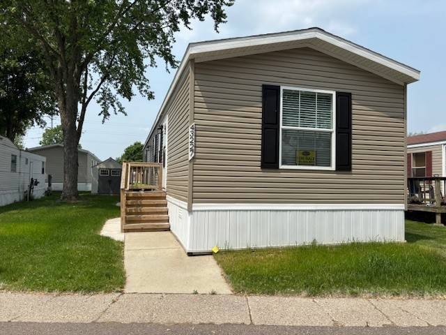 43227 Normandy Ave unit 612, Sterling Heights, MI 48314 - photo 1