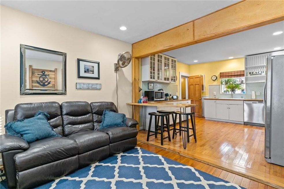 100 Warner St unit 7, Newport, RI 02840 - photo 1