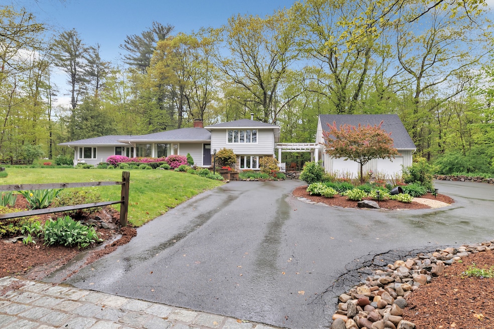 94 Upper Whittemore Rd, Middlebury, CT 06762 - photo 1