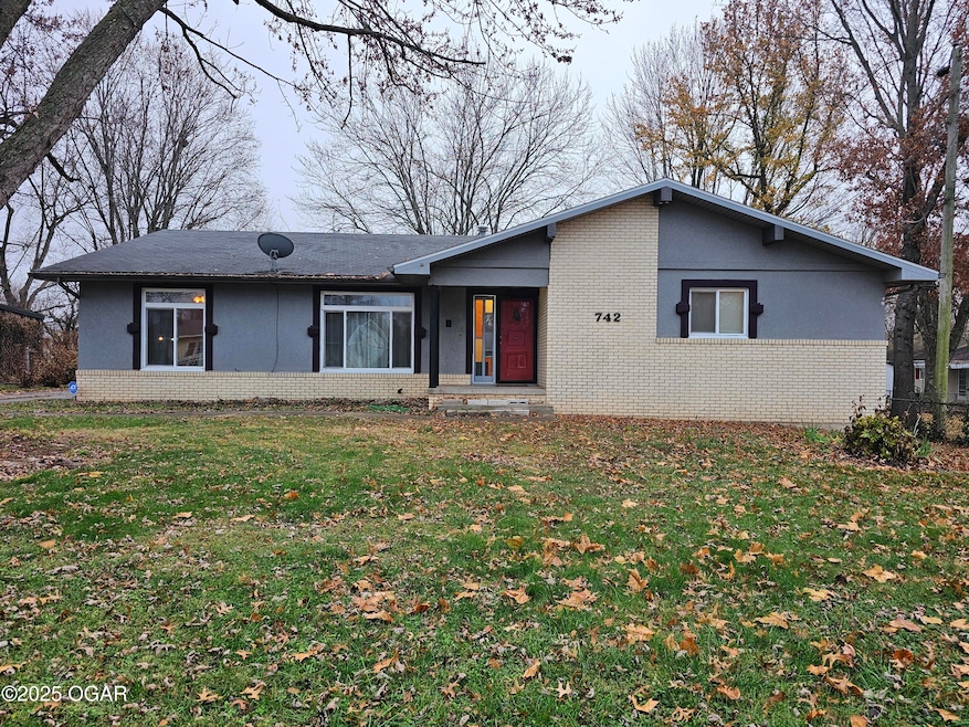 742 E Smith St, Springfield, MO 65803 - photo 1