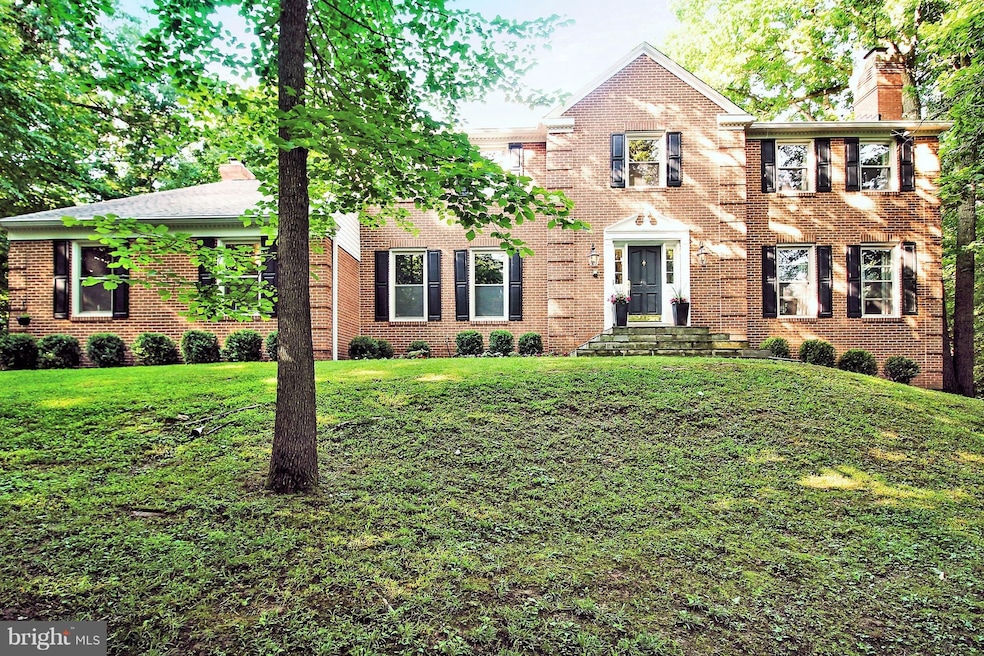 7000 Loch Edin Ct, Potomac, MD 20854 - photo 1