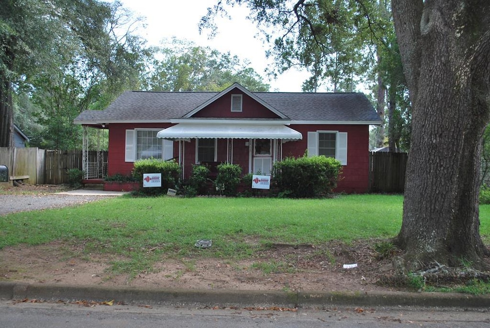 1608 Avalon Ave, Albany, GA 31707 - photo 1