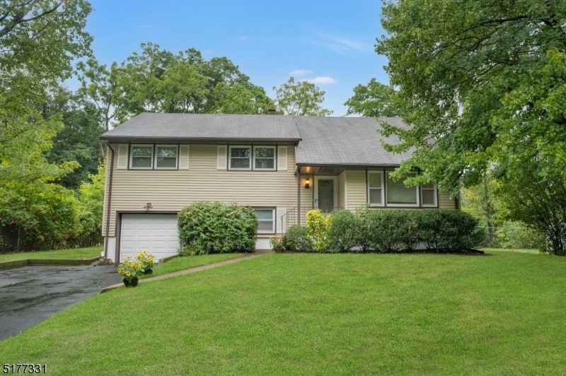 2 Maxine Dr, Morristown, NJ 07960 - photo 1