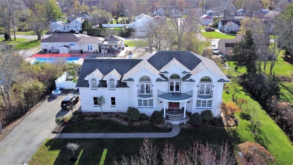 32 Sullivan Ln, Bristol, RI 02809 - photo 1