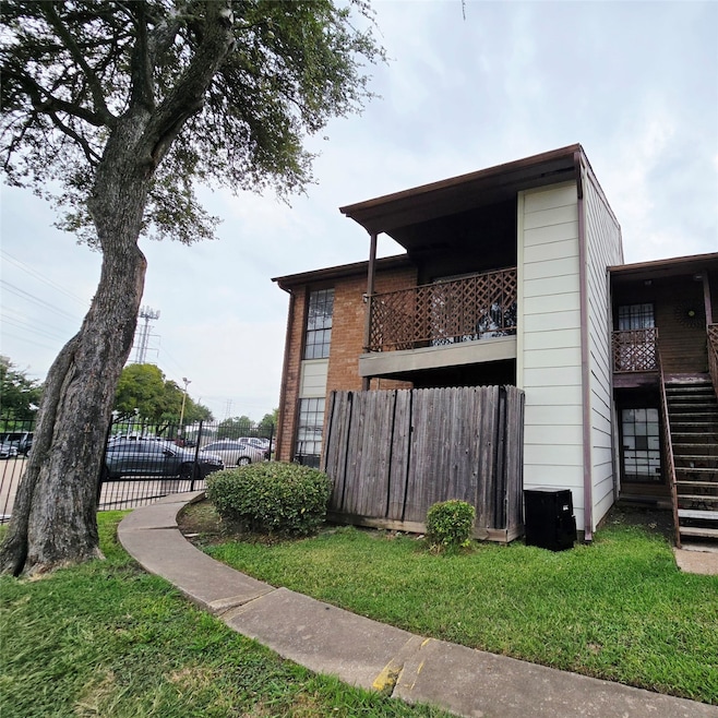 9090 S Braeswood Blvd unit 74, Houston, TX 77074 - photo 1