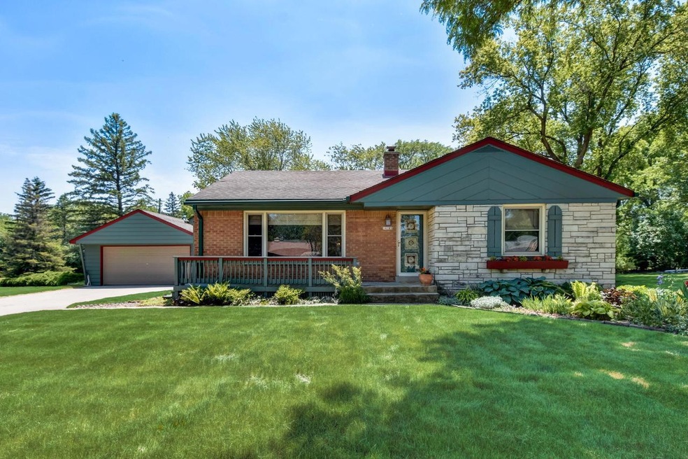 6-web-or-mls- Regis St-006