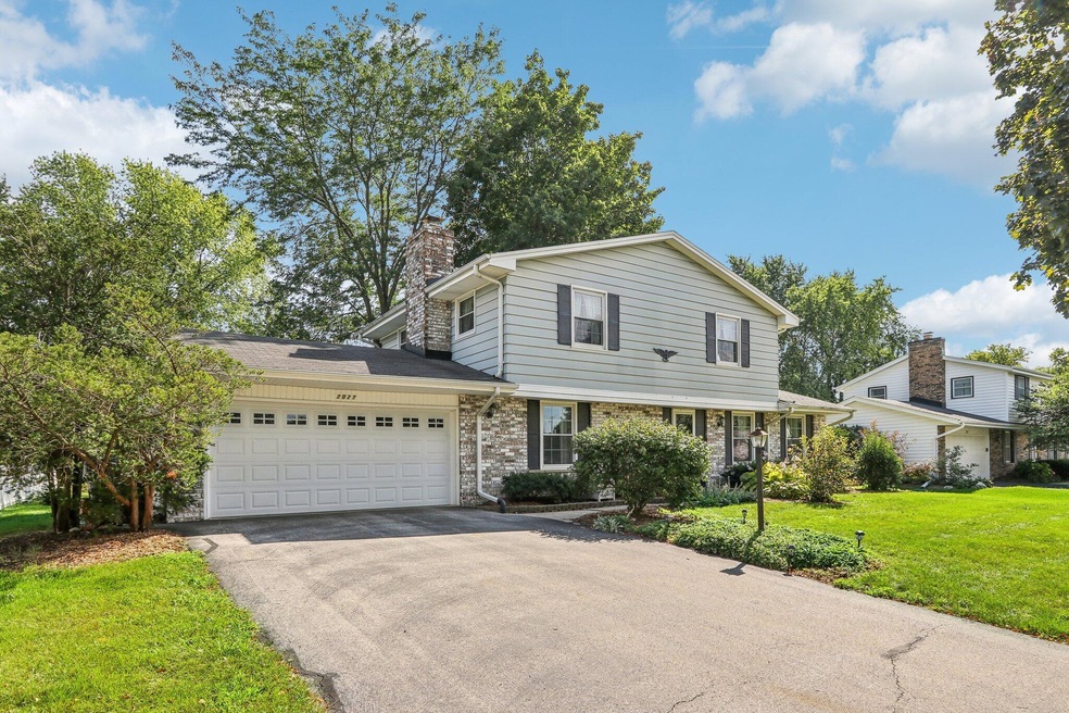 2027 Laura Ln, Waukesha, WI 53186 - photo 1