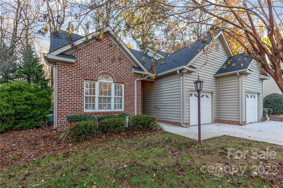 1524 Forest Park Dr unit 1524, Statesville, NC 28677 - photo 1