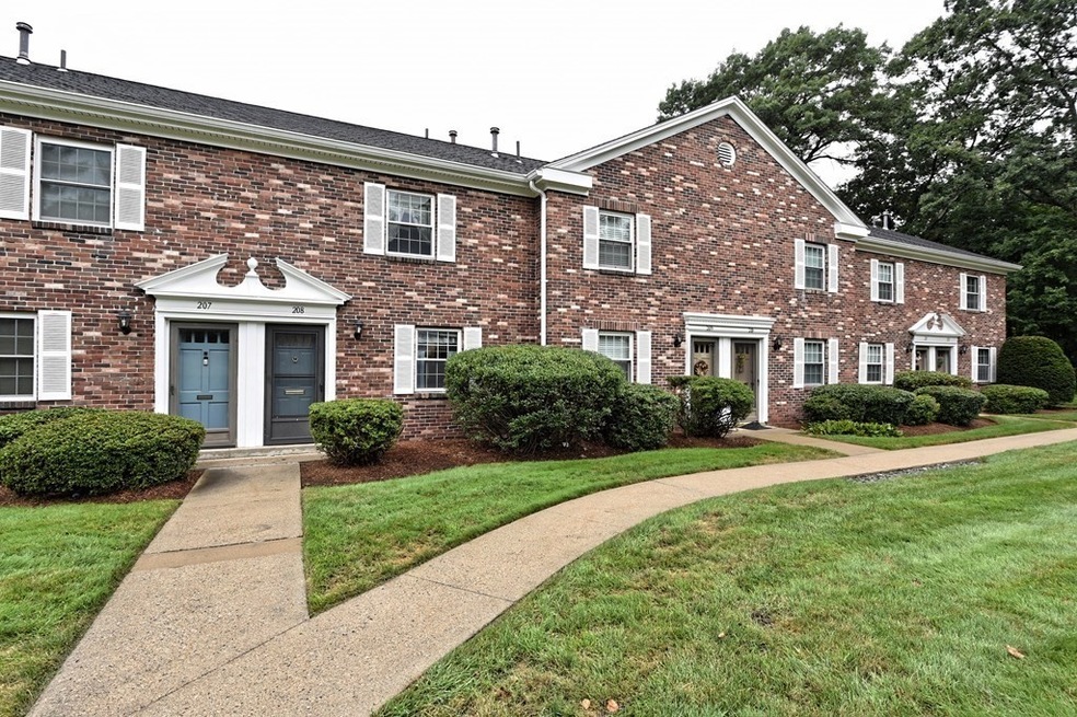 208 Windsor Dr, Framingham, MA 01701 - photo 1