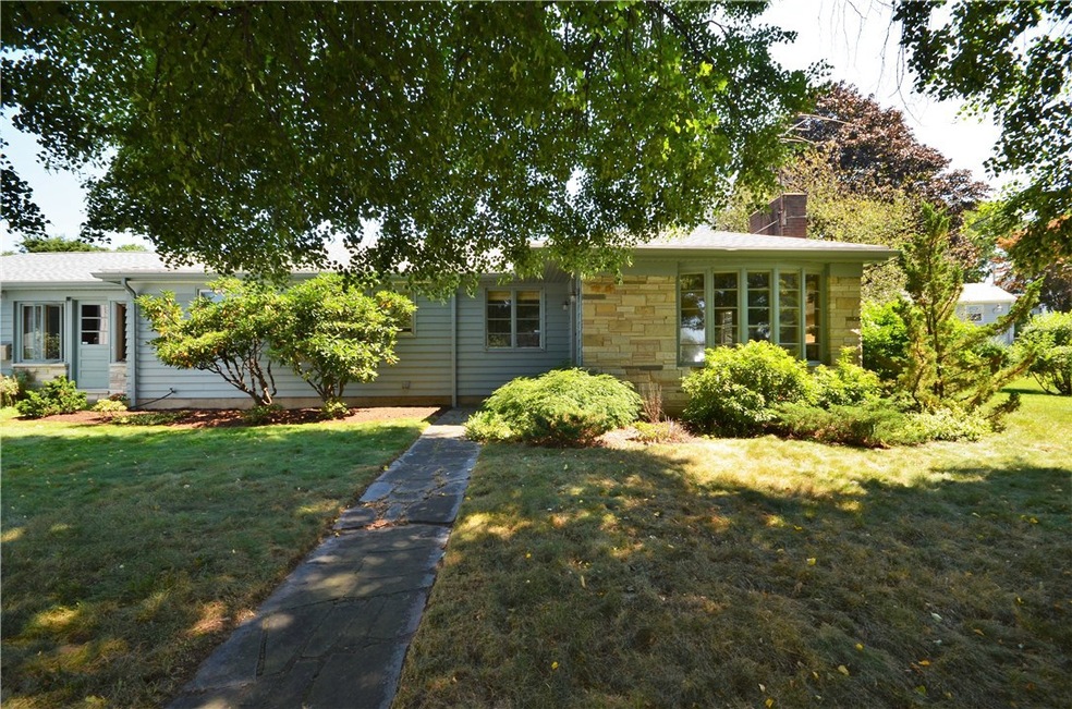 8 April Ct, Providence, RI 02908 - photo 1