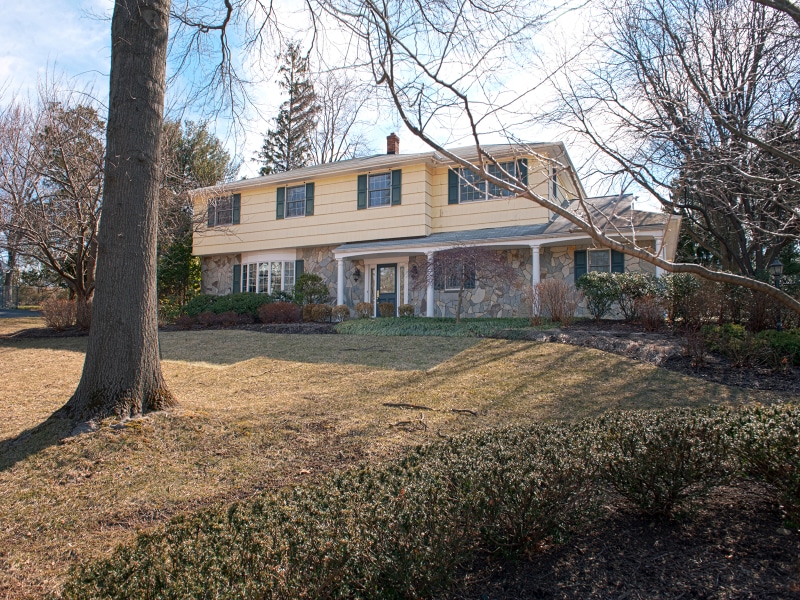 818 Charnwood Dr, Wyckoff, NJ 07481 - photo 1