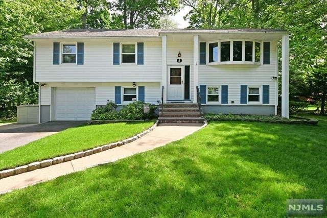 5 Boulevard S, Hillsdale, NJ 07642 - photo 1