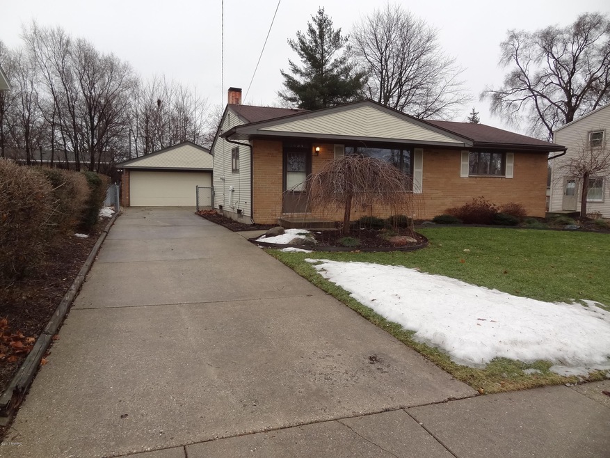 1634 Benjamin Ave NE, Grand Rapids, MI 49505 - photo 1