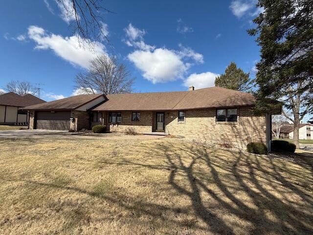 107 E Sunnyside Dr, Caledonia, MN 55921 - photo 1
