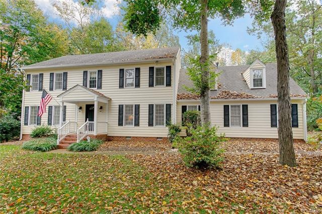 Expansive Colonial Home in Beechwood Point of Wood