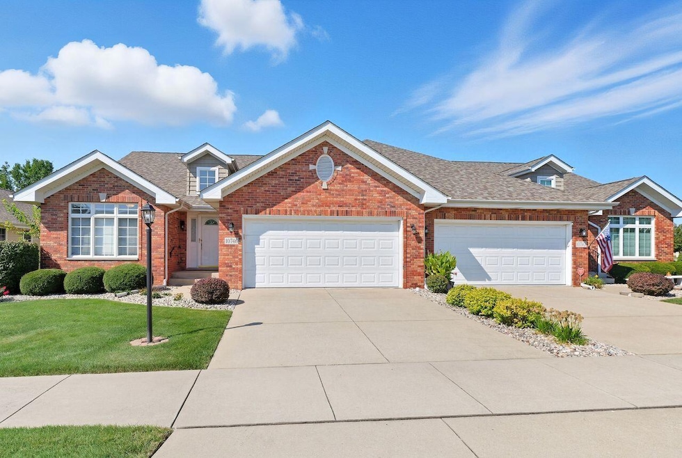 10746 Knickerbocker Ct, Saint John, IN 46373 - photo 1