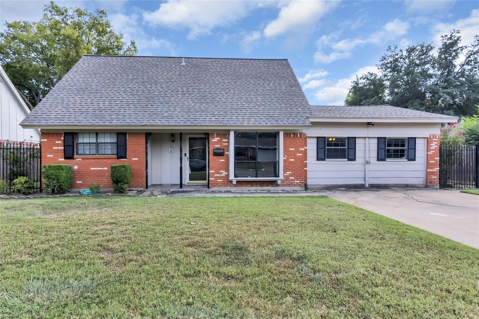 7608 Palomar Dr, North Richland Hills, TX 76180 - photo 1