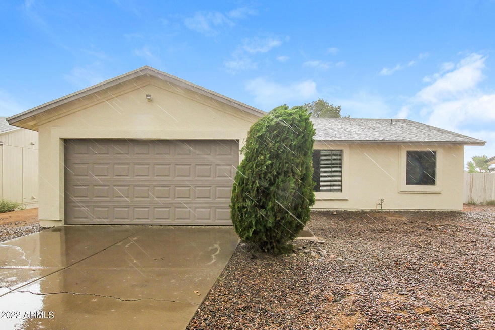 000-photo-front-view-11572273