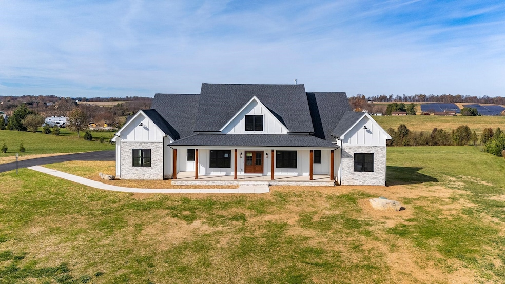 535 Jocelyn Ln, Waynesboro, VA 22980 - photo 1