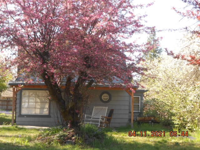 731 SW Bridge St, Grants Pass, OR 97526 - photo 1