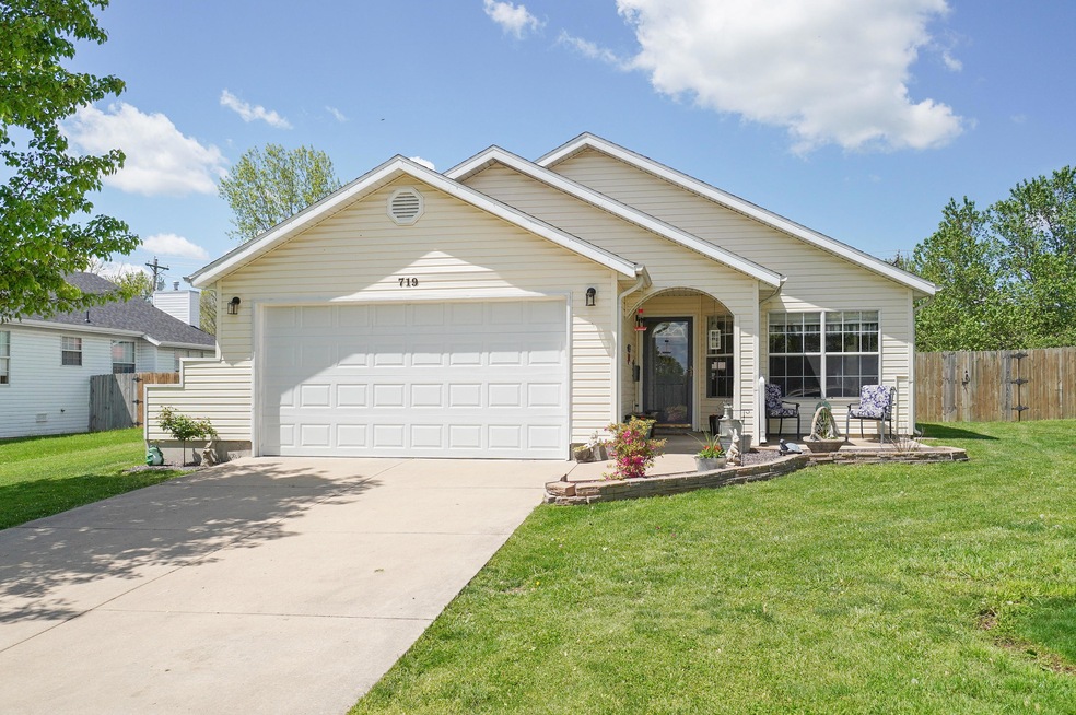 719 Carriage Crossing, Nixa, MO 65714 - photo 1