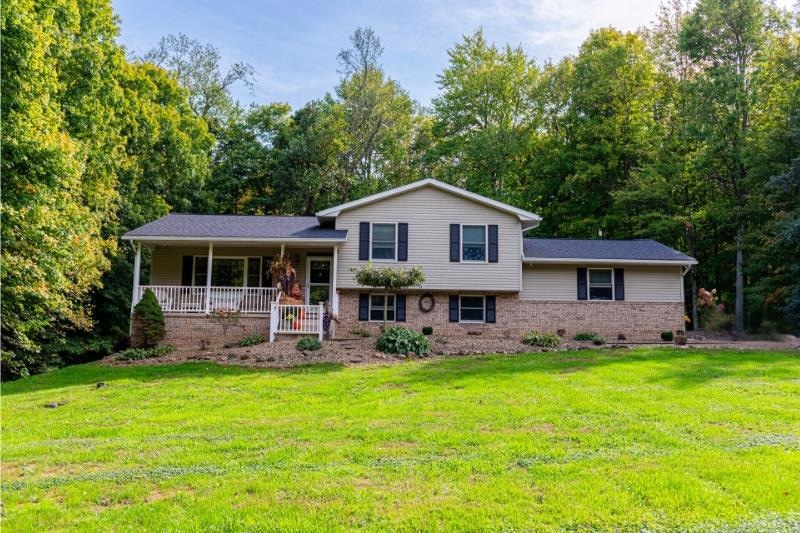 1303 Sweetbriar Dr, Mansfield, OH 44903 - photo 1