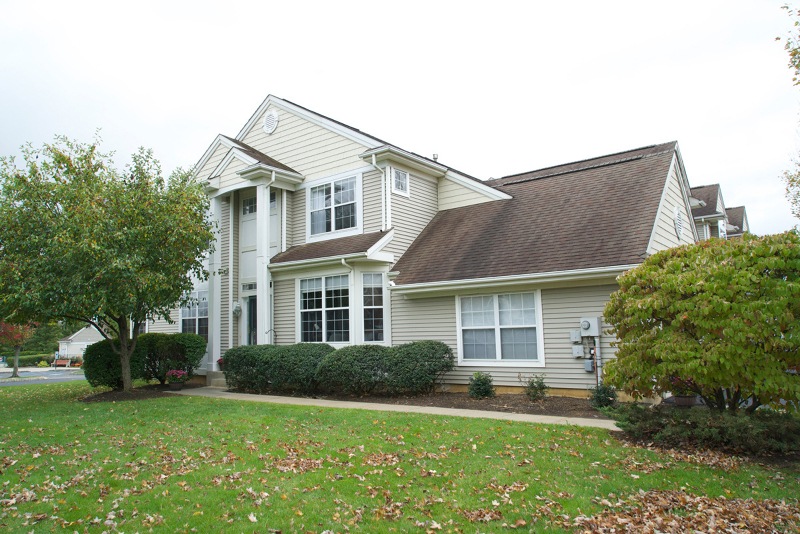 135 Marlboro Cir, Lopatcong, NJ 08886 - photo 1