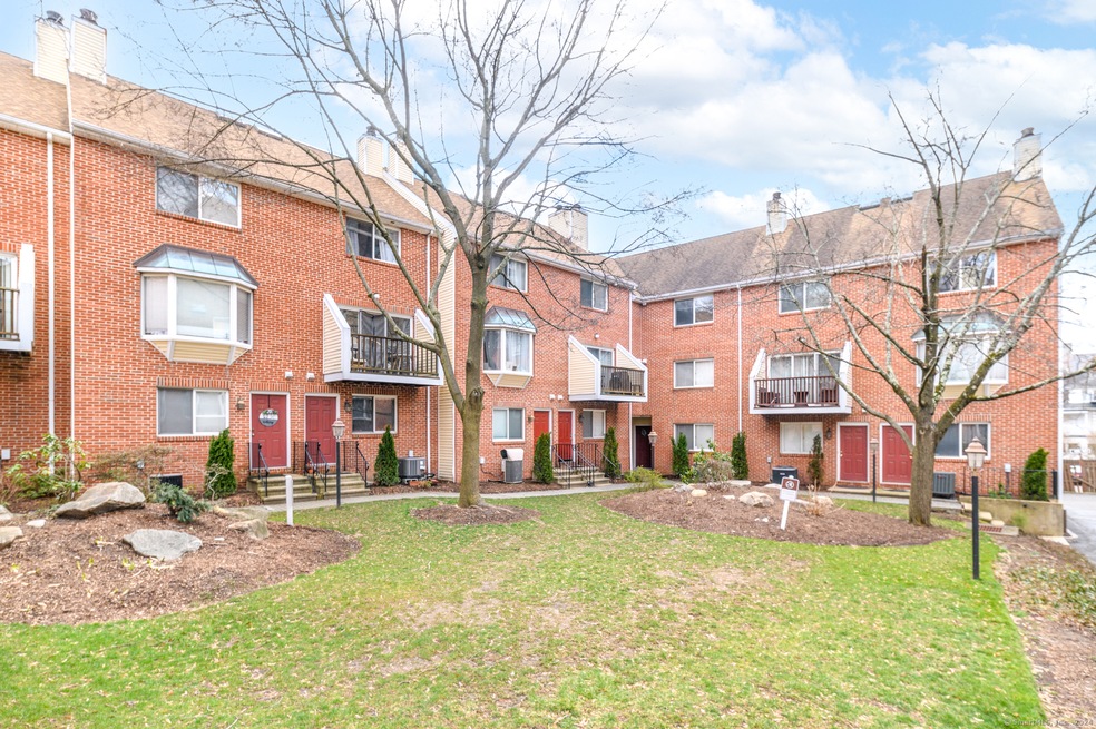 101 Grove St unit 12, Stamford, CT 06901 - photo 1