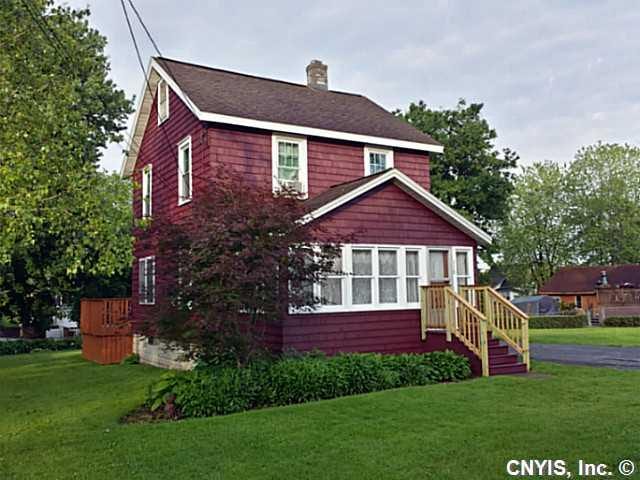 Exterior Front Welcome to 110 Mackay Ave!
