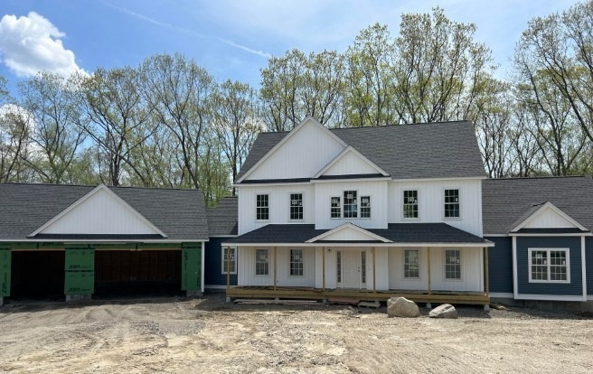 135 Windstone Dr, Northbridge, MA 01534 - photo 1