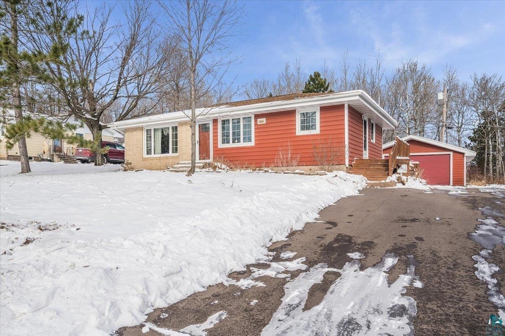 815 Almac Dr, Duluth, MN 55810 - photo 1