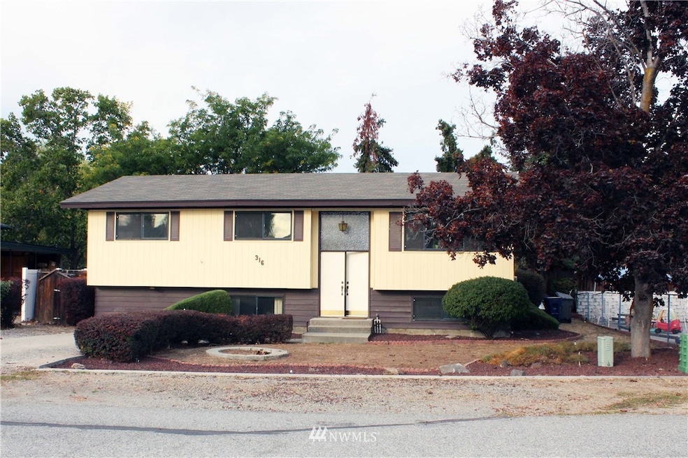 316 S James Ave, East Wenatchee, WA 98802 - photo 1