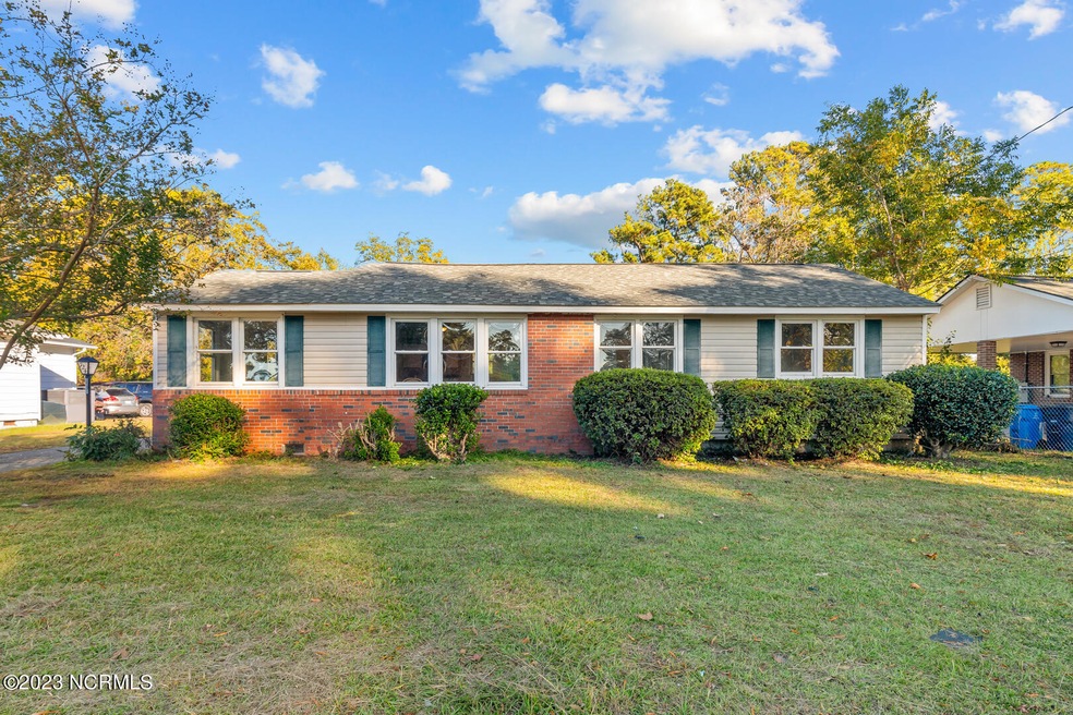 724 Henderson Dr, Jacksonville, NC 28540 - photo 1