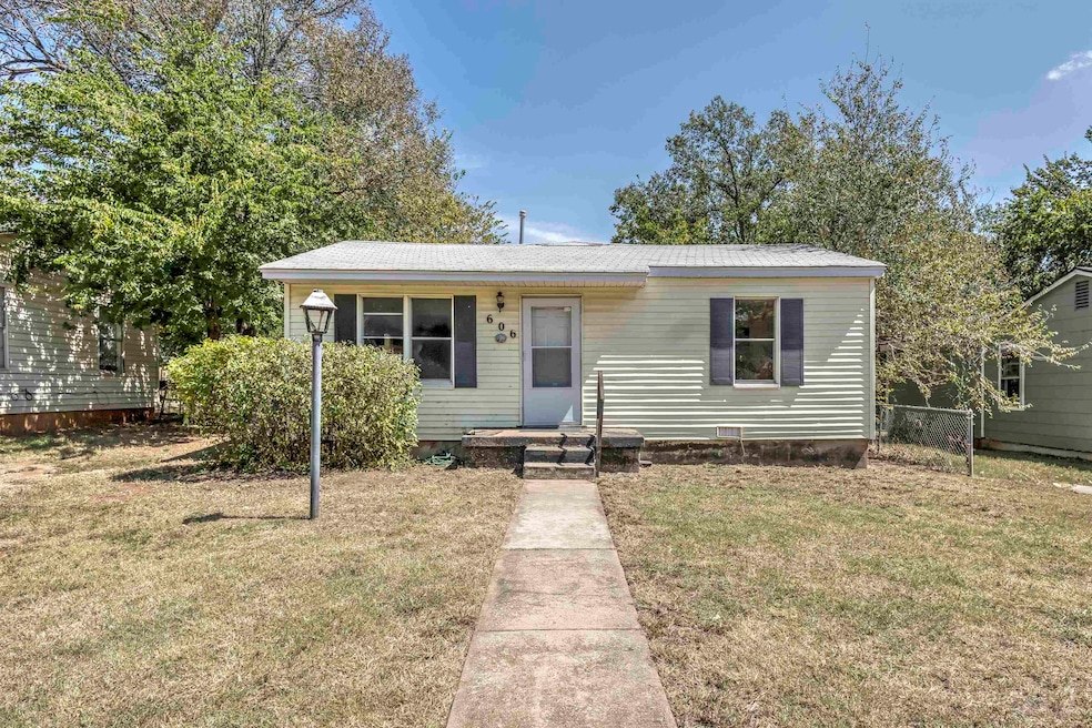 606 N I St, Duncan, OK 73533 - photo 1
