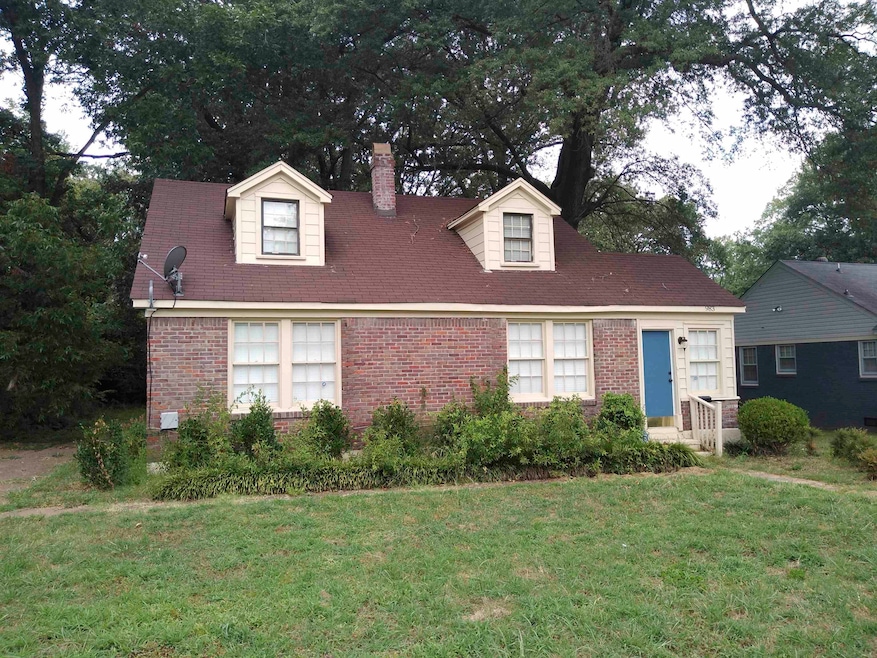 Cape cod home featuring a front lawn