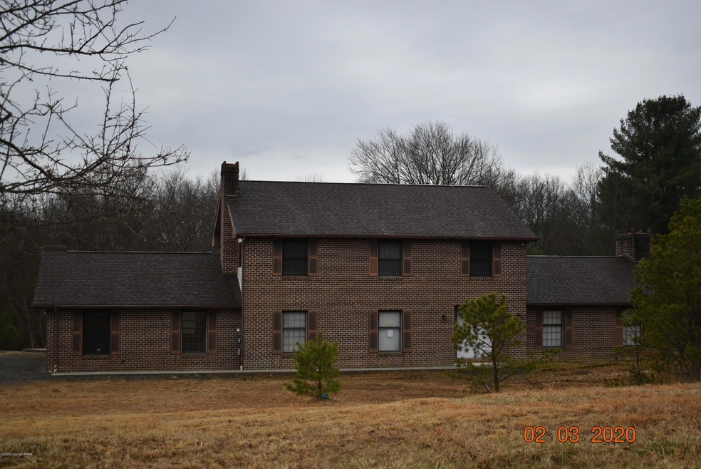 555 W 10th St, Jim Thorpe, PA 18229 - photo 1