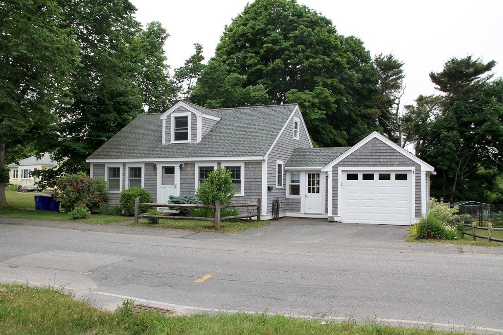 11 Old Bridge Rd, Buzzards Bay, MA 02532 - photo 1