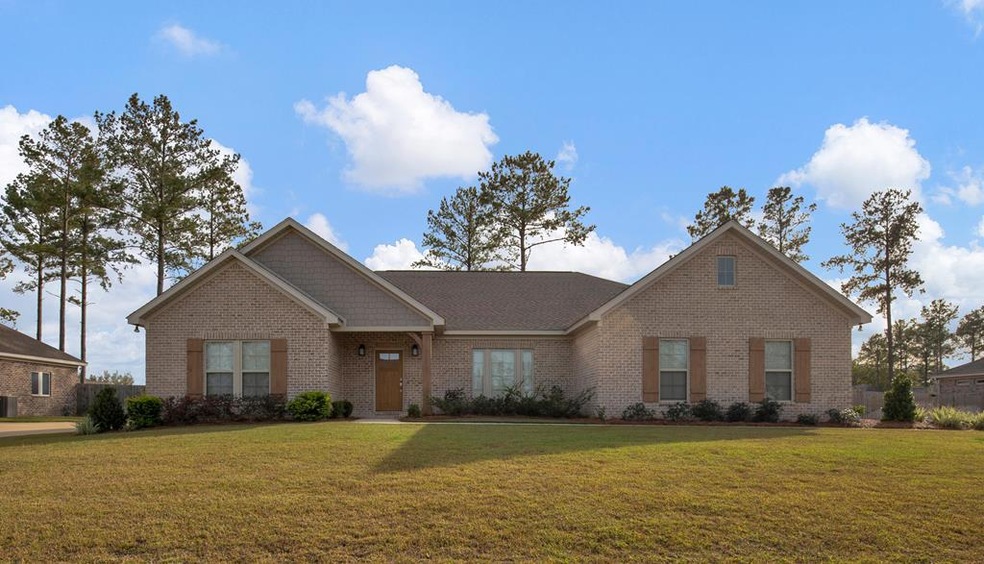 232 Daphne Dr, Dothan, AL 36305 - photo 1