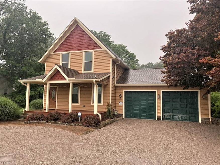 Adorable Farmhouse w 2+ car attached garage