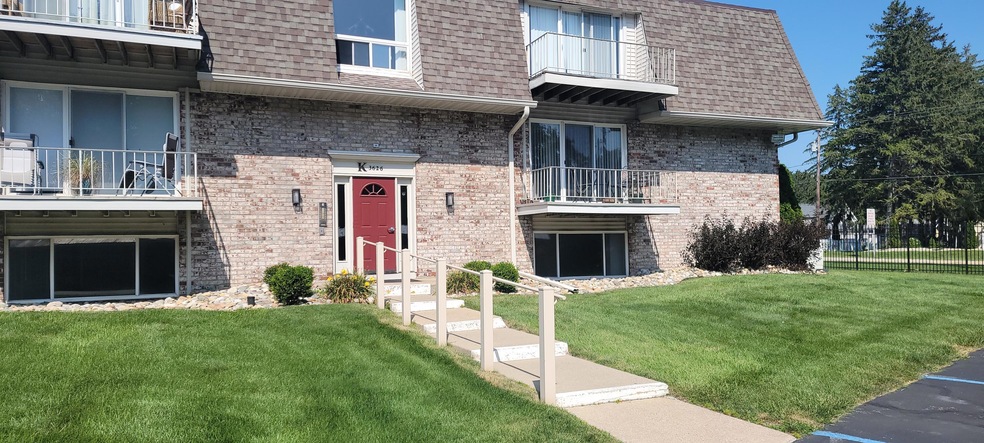 3626 Lakeshore Drive K4