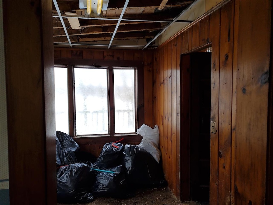 13 Edgewood St, Claremont, NH 03743 - photo 1