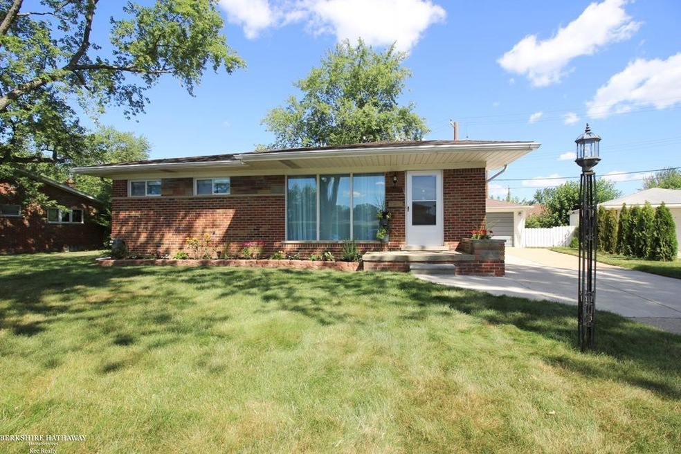 1020 Broadacre Ave, Clawson, MI 48017 - photo 1