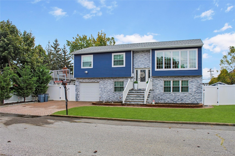 For Sale $899,000 • Co-Listing Agent