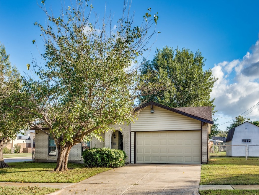 301 Springwillow Rd, Burleson, TX 76028 - photo 1