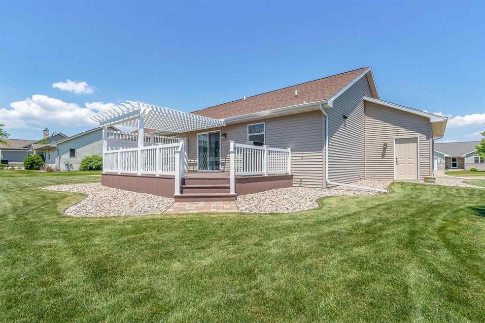 327 Albert Way, Appleton, WI 54915 - photo 1