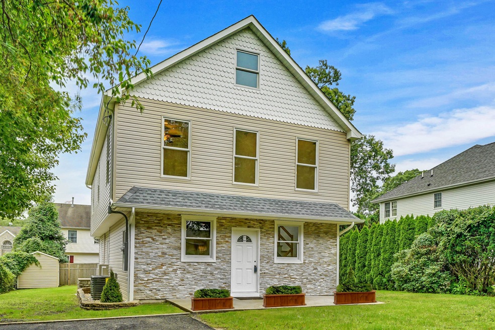 907 Brookside front