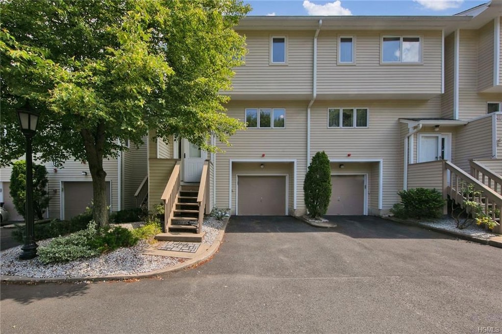 55 Village Green unit H, Bardonia, NY 10954 - photo 1