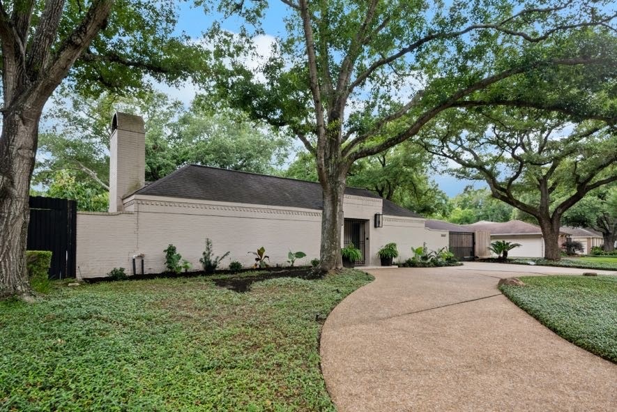 10107 Del Monte Dr, Houston, TX 77042 - photo 1