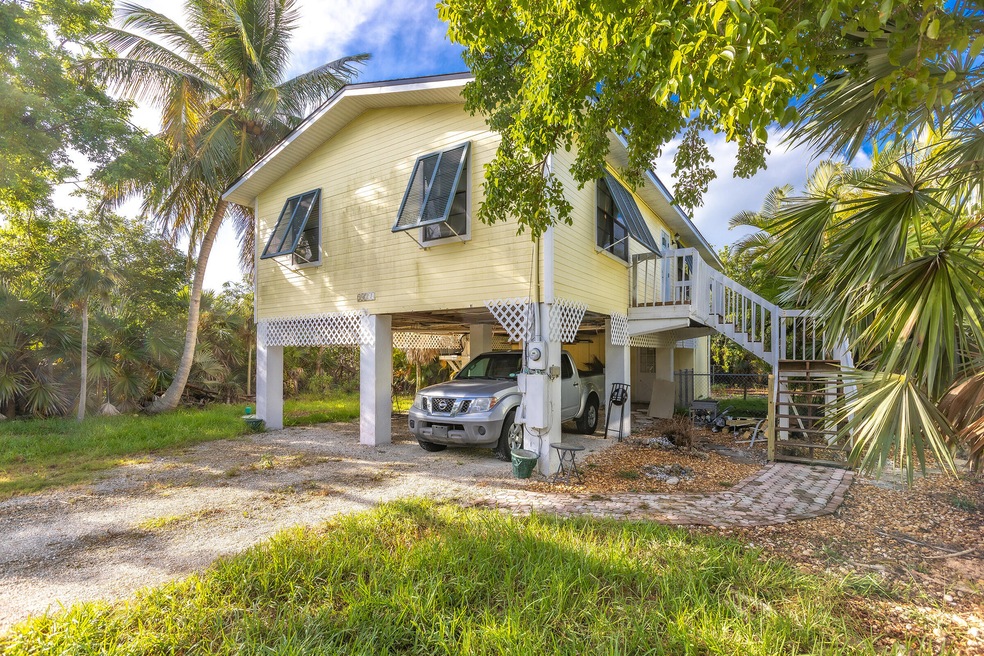 Exterior 3