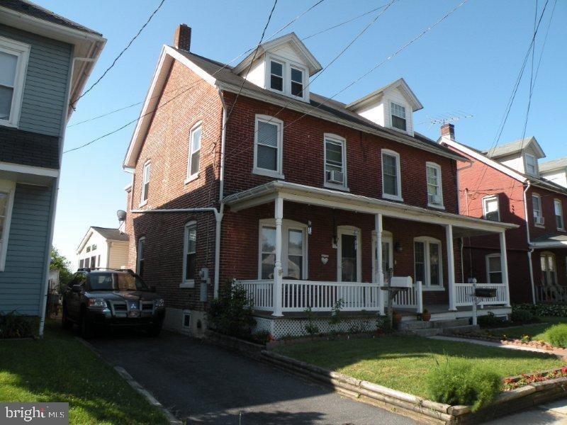 344 E Jackson St, New Holland, PA 17557 - photo 1